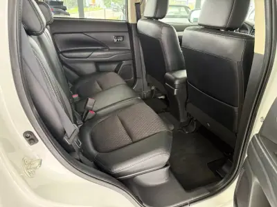 Mitsubishi Outlander 2015 - 15990 EUR, 157367 km - AUTO.MOTO.pt - 157367km - foto 20 de 28