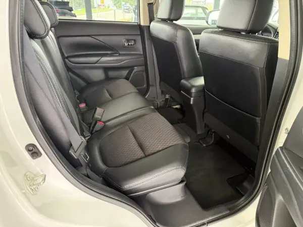 Mitsubishi Outlander 2015 - 15990 EUR, 157367 km - AUTO.MOTO.pt - 157367km - foto 20 de 28