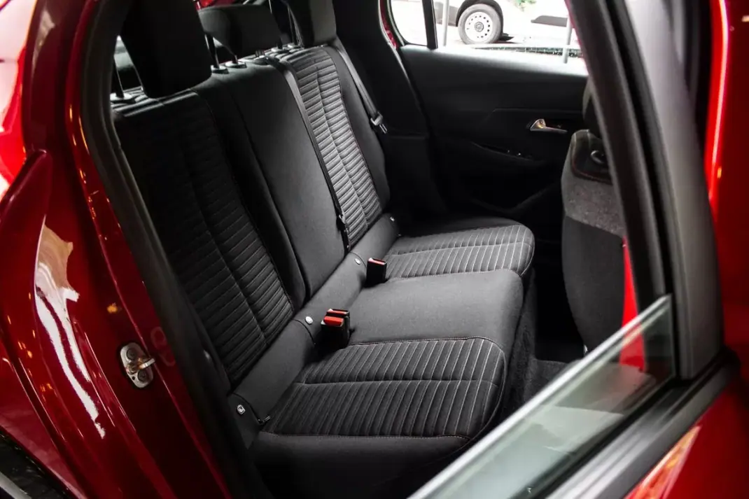 Peugeot e-208 2023 - 17800 EUR, 18457 km - AUTO.MOTO.pt - 18457km - foto 31 de 41