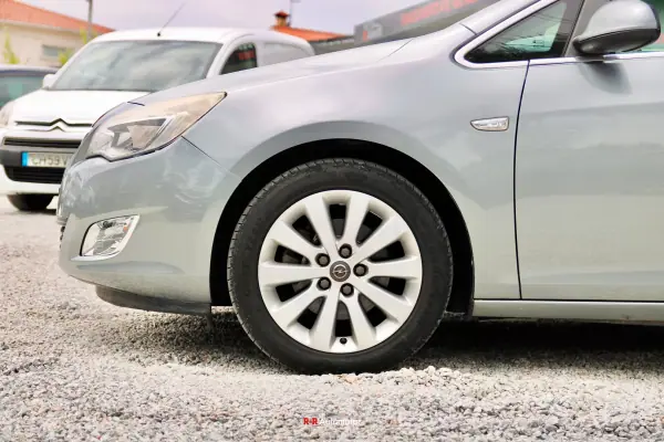 Opel Astra Sports Tourer 2011 - 7990 EUR, 175000 km - AUTO.MOTO.pt - 175000km - foto 5 de 27