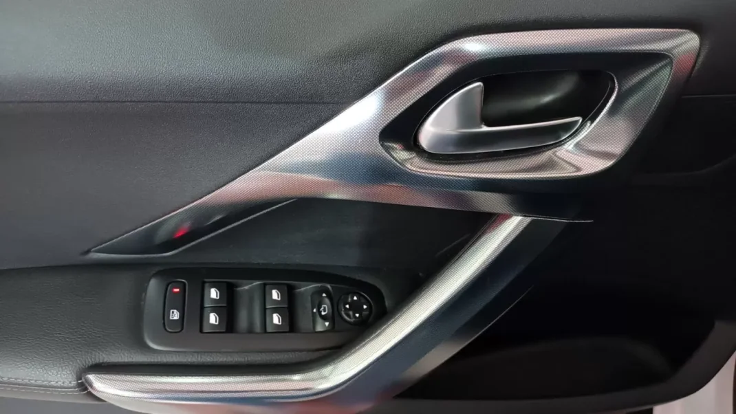 Peugeot 2008 2015 - 11490 EUR, 92490 km - AUTO.MOTO.pt - 92490km - foto 26 de 72