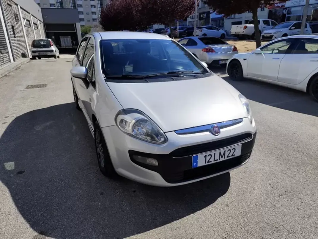 Fiat Punto Evo 2011 - 5000 EUR, 258000 km - AUTO.MOTO.pt - 258000km - foto 7 de 18