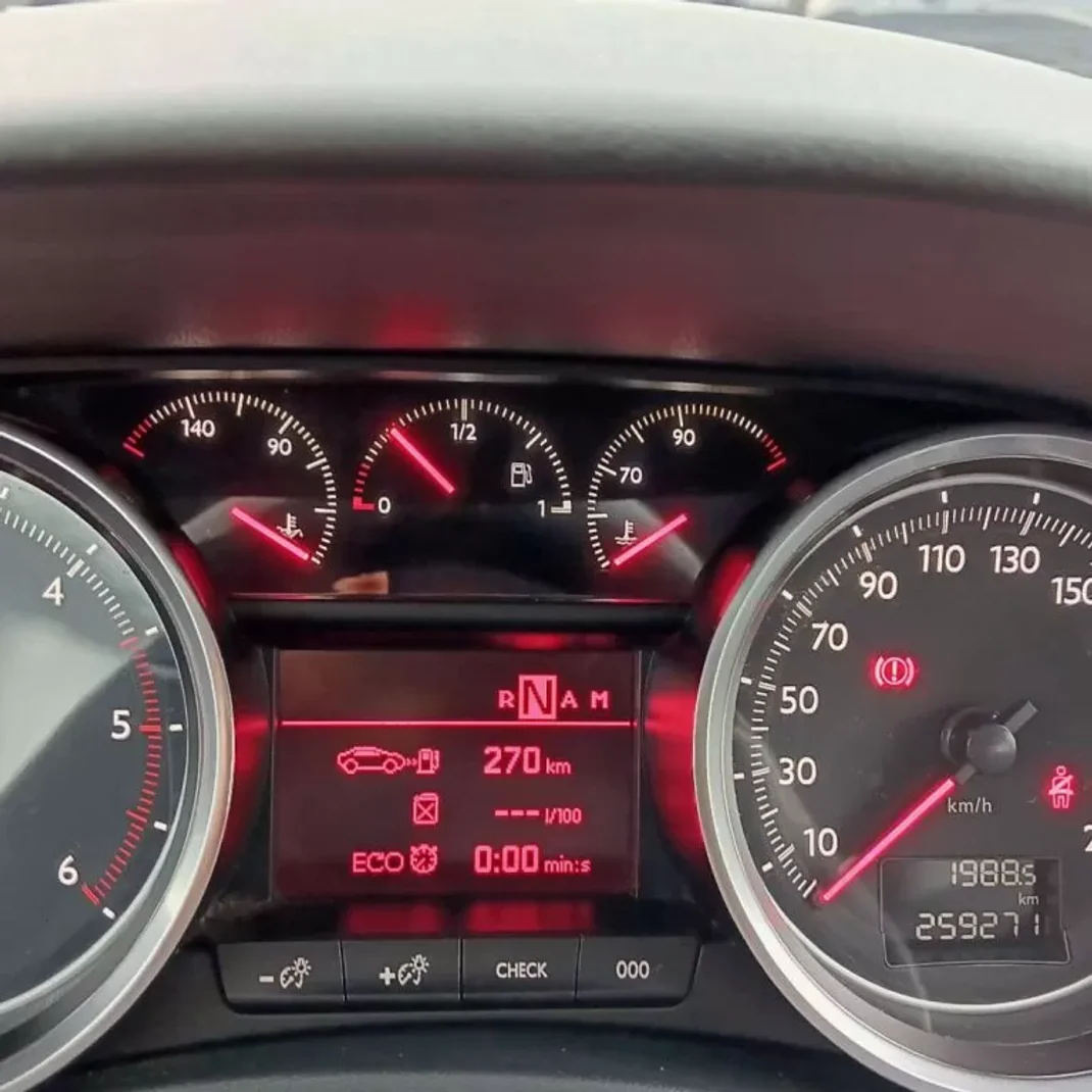 Peugeot 508 SW 2012 - 9900 EUR, 259271 km - AUTO.MOTO.pt - 259271km - foto 15 de 18