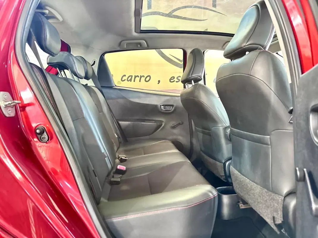 Toyota Yaris 2011 - 10900 EUR, 203453 km - 203453km - foto 14 de 23