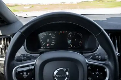 Volvo V90 2018 - 24990 EUR, 184000 km - AUTO.MOTO.pt - 184000km - foto 11 de 38