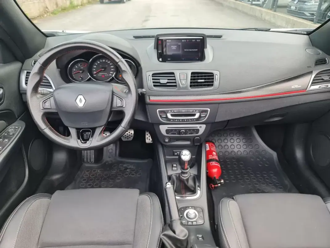 Renault Mégane Cabrio 2015 - 14990 EUR, 195000 km - AUTO.MOTO.pt - 195000km - foto 24 de 43