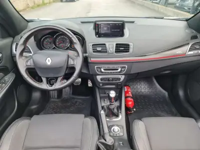 Renault Mégane Cabrio 2015 - 14990 EUR, 195000 km - AUTO.MOTO.pt - 195000km - foto 24 de 43