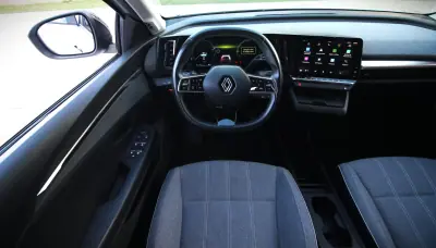 Renault Mégane E-Tech 2022 - 21000 EUR, 31000 km - AUTO.MOTO.pt - 31000km - foto 12 de 29