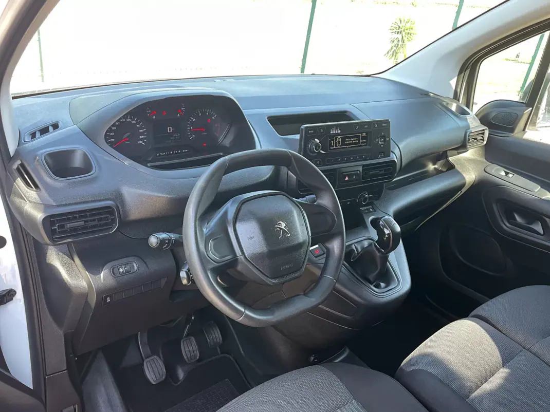 Peugeot Partner 2021 - 11400 EUR, 148000 km - 148000km - foto 21 de 32