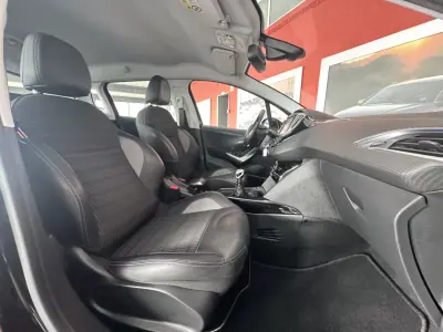 Peugeot 2008 2018 - 14990 EUR, 60029 km - AUTO.MOTO.pt - 60029km - foto 13 de 21