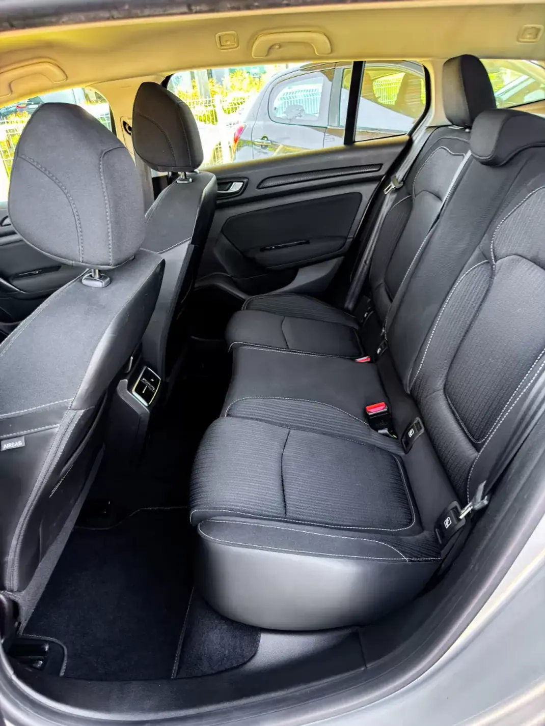 Renault Mégane 2018 - 11990 EUR, 133000 km - 133000km - foto 16 de 19