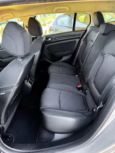 Renault Mégane 2018 - 11990 EUR, 133000 km - 133000km - foto 16 de 19