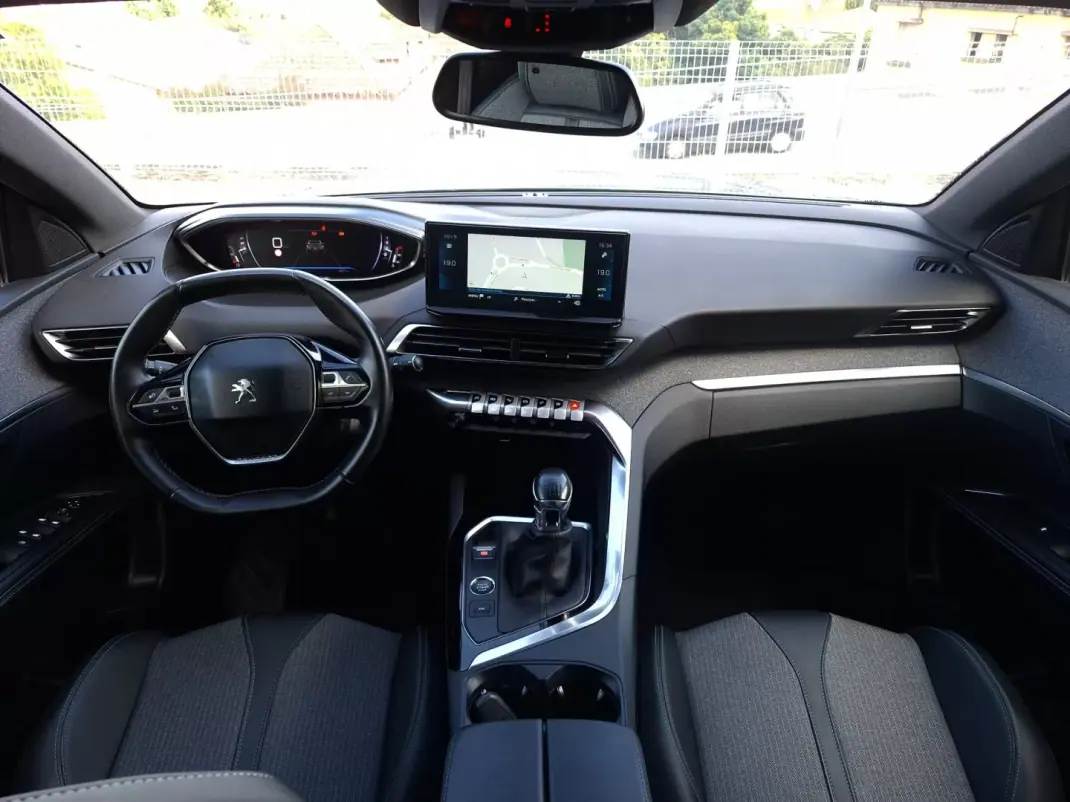 Peugeot 3008 2023 - 18990 EUR, 64989 km - 64989km - foto 11 de 18