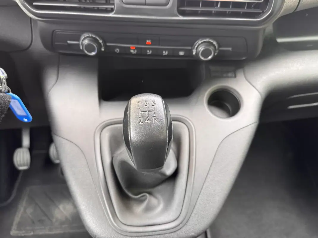 Peugeot Rifter 2019 - 18750 EUR, 92579 km - AUTO.MOTO.pt - 92579km - foto 17 de 22