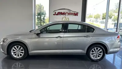 Volkswagen Passat 2018 - 16499 EUR, 183121 km - AUTO.MOTO.pt - 183121km - foto 6 de 19