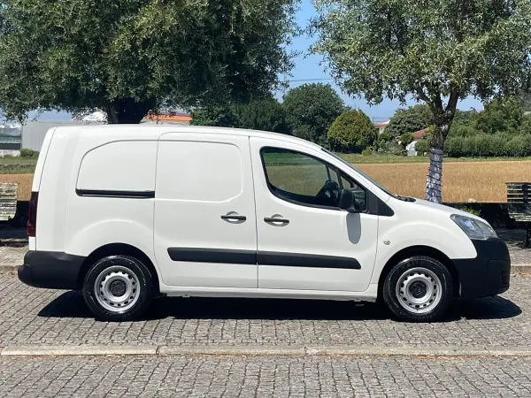 Citroën Berlingo 1.6 HDi Longa 2019 - 11750 EUR, 106000 km - AUTO.MOTO.pt - 106000km - foto 5 de 30