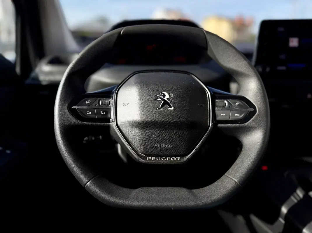 Peugeot Partner 1.5 BlueHdi L1 102Cv | CARPLAY | IVA DEDUTÍVEL 2023 - 14950 EUR, 98000 km - AUTO.MOTO.pt - 98000km - foto 19 de 22