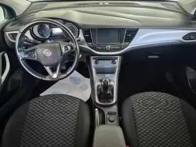 Opel Astra 2018 — foto 4 de 8