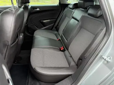 Opel Astra Sports Tourer 2011 - 7490 EUR, 175851 km - AUTO.MOTO.pt - 175851km - foto 19 de 21