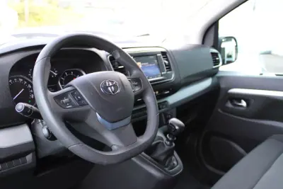 Toyota Proace Verso 2022 - 22400 EUR, 240926 km - AUTO.MOTO.pt - 240926km - foto 5 de 19