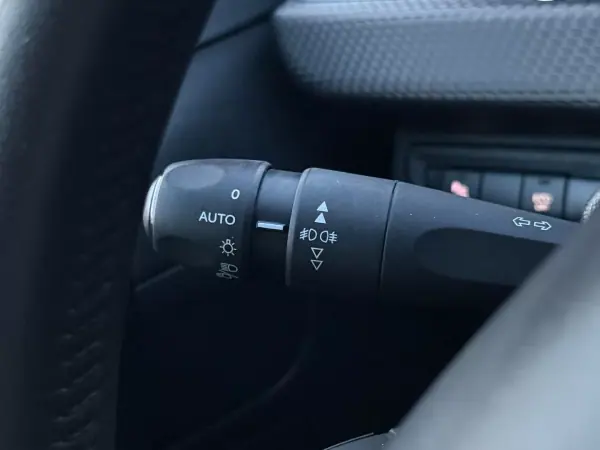 Peugeot 2008 2019 - 13250 EUR, 90000 km - AUTO.MOTO.pt - 90000km - foto 16 de 16