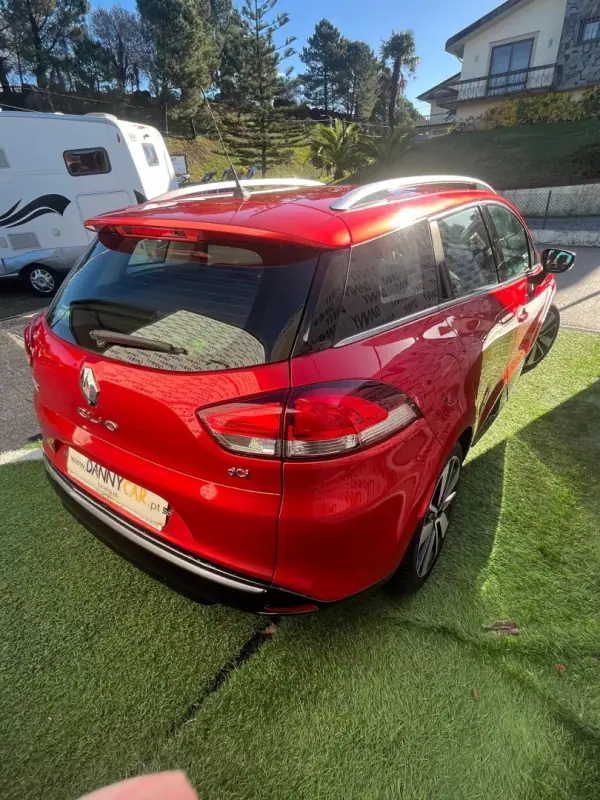Renault Clio Sport Tourer 2015 - 10750 EUR, 122000 km - AUTO.MOTO.pt - 122000km - foto 2 de 12