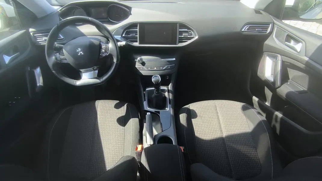 Peugeot 308 2019 - 11950 EUR, 90617 km - AUTO.MOTO.pt - 90617km - foto 9 de 9