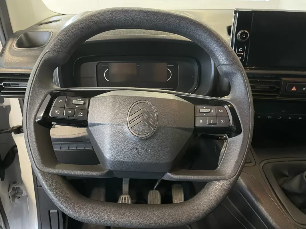 Citroën BERLINGO XL LONGA BLUEHDI 102 CV ECRÃ 3 LUG 2025 - 20990 EUR, 15876 km - AUTO.MOTO.pt - 15876km - foto 6 de 8