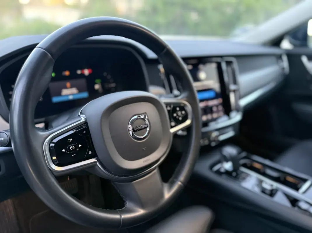 Volvo V90 2023 - 35999 EUR, 100000 km - AUTO.MOTO.pt - 100000km - foto 13 de 21