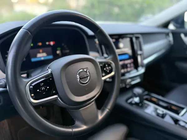 Volvo V90 2023 - 34699 EUR, 100000 km - AUTO.MOTO.pt - 100000km - foto 13 de 21
