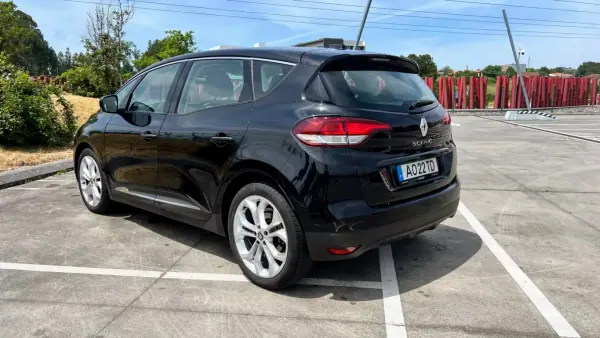 Renault Scénic 2017 - 12590 EUR, 172302 km - AUTO.MOTO.pt - 172302km - foto 3 de 38
