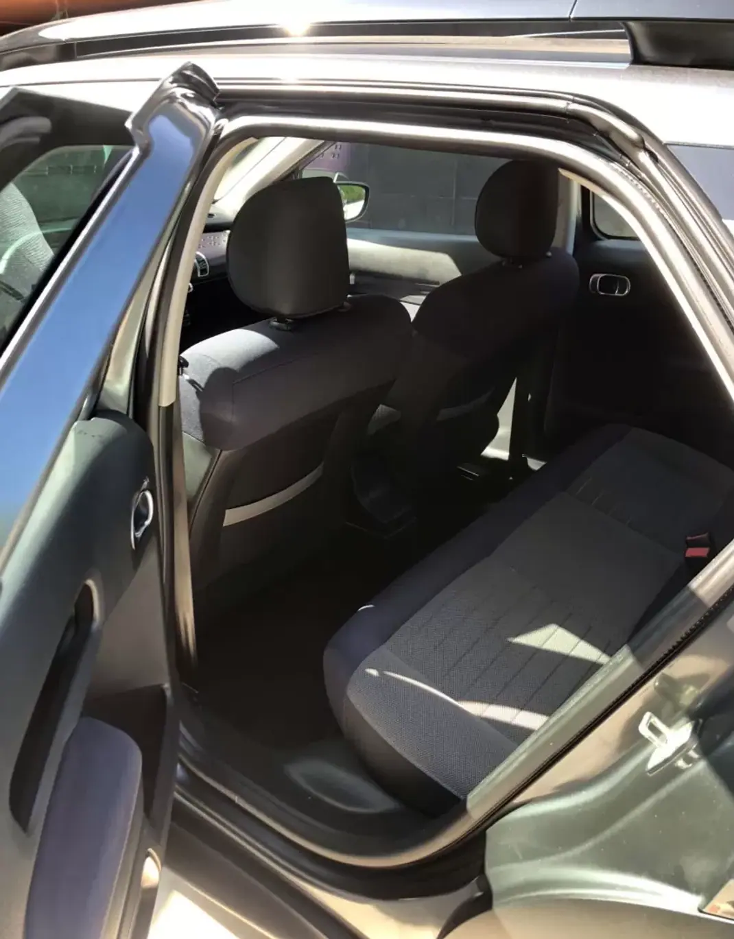 Citroën C4 Cactus 2014 - 9900 EUR, 167000 km - 167000km - foto 15 de 21