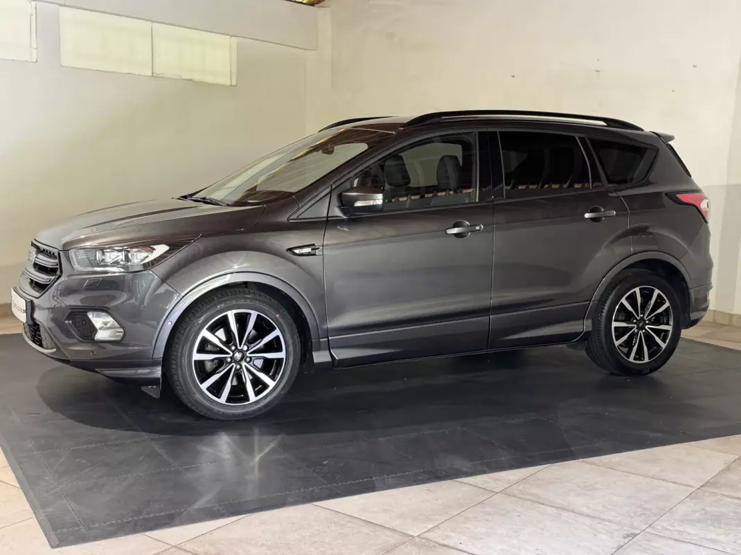 Ford Kuga 2018 - 16500 EUR, 54485 km - AUTO.MOTO.pt - 54485km - foto 4 de 25