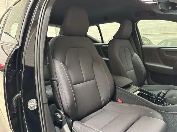 Volvo XC 40 2023 - 29950 EUR, 49881 km - AUTO.MOTO.pt - 49881km - foto 11 de 48