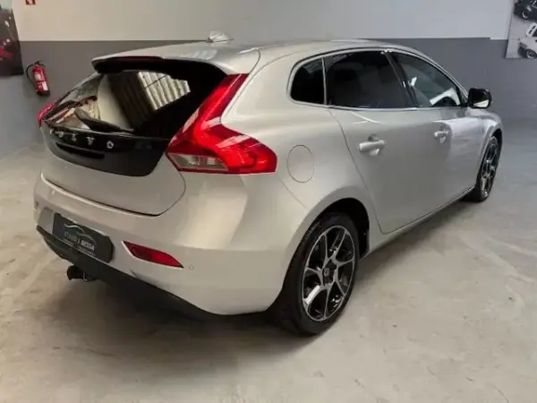 Volvo V40 2015 - 12990 EUR, 188000 km - AUTO.MOTO.pt - 188000km - foto 4 de 12
