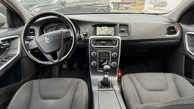 Volvo V60 2015 - 9990 EUR, 265000 km - AUTO.MOTO.pt - 265000km - foto 15 de 25