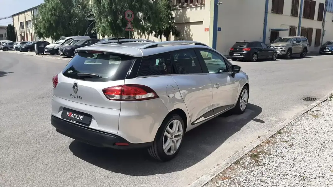 Renault Clio Sport Tourer 2018 - 11890 EUR, 89764 km - AUTO.MOTO.pt - 89764km - foto 18 de 46