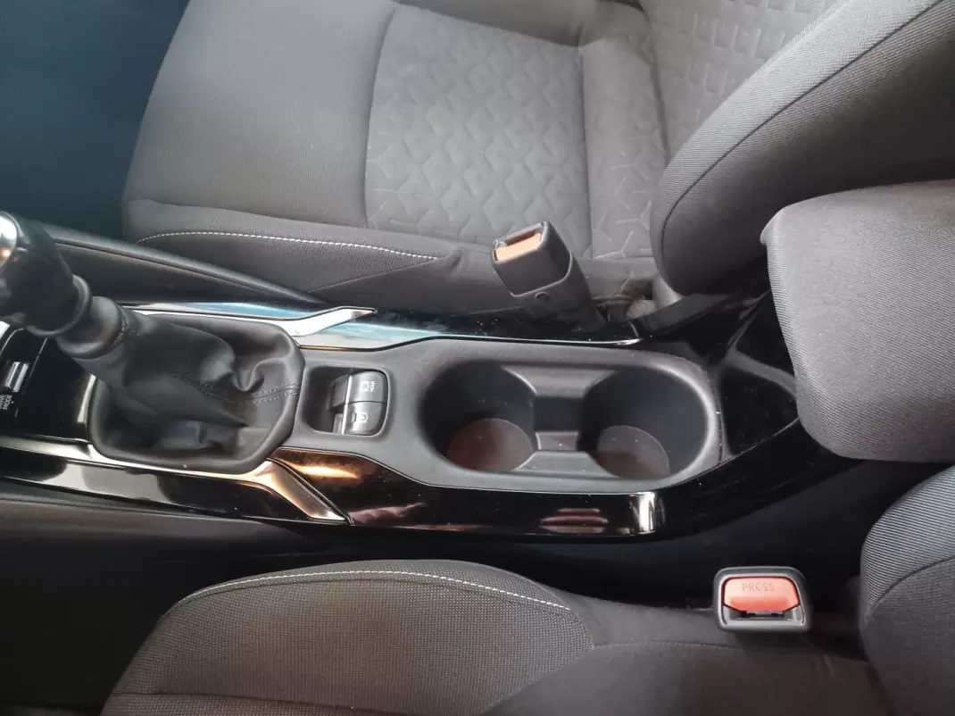 Toyota Corolla 2019 - 18390 EUR, 81211 km - AUTO.MOTO.pt - 81211km - foto 19 de 33