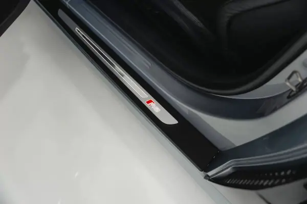 Audi R8 Coupé 2016 - 129950 EUR, 87000 km - AUTO.MOTO.pt - 87000km - foto 27 de 51