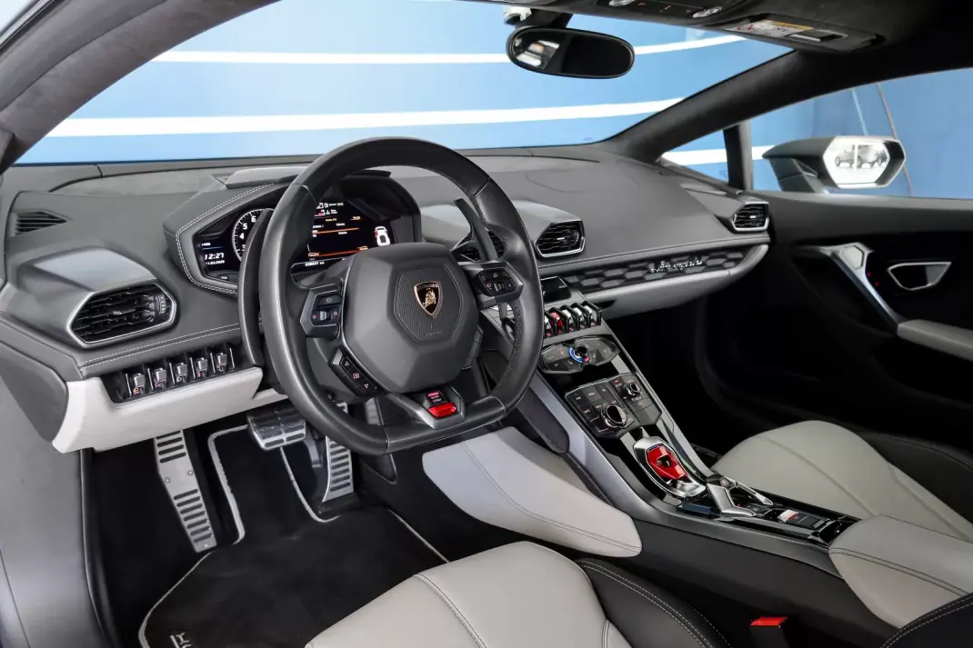 Lamborghini Huracán 2015 - 250500 EUR, 36831 km - AUTO.MOTO.pt - 36831km - foto 6 de 17