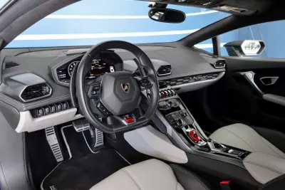 Lamborghini Huracán 2015 - 250500 EUR, 36831 km - AUTO.MOTO.pt - 36831km - foto 6 de 17