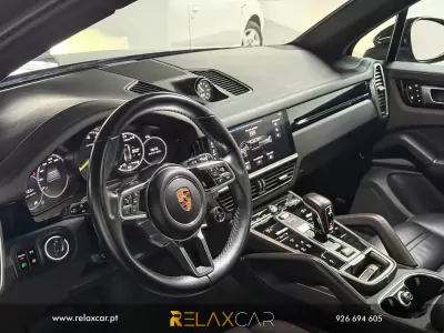 Porsche Cayenne 2018 - 53990 EUR, 150300 km - AUTO.MOTO.pt - 150300km - foto 2 de 28