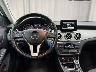 Mercedes-Benz GLA 200 2014 - 14000 EUR, 265000 km - AUTO.MOTO.pt - 265000km - foto 13 de 20