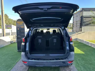 Peugeot 5008 2018 - 14900 EUR, 220000 km - AUTO.MOTO.pt - 220000km - foto 23 de 60
