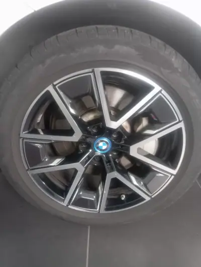 BMW i4 2023 - 39500 EUR, 33000 km - AUTO.MOTO.pt - 33000km - foto 14 de 29