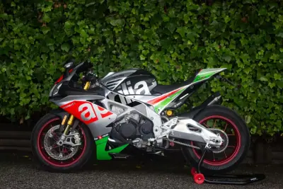 Aprilia RSV4 1100 2018 - 16500 EUR, 14200 km - AUTO.MOTO.pt - 14200km - foto 3 de 9