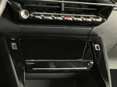 Peugeot e-2008 2020 - 18990 EUR, 50000 km - AUTO.MOTO.pt - 50000km - foto 43 de 51