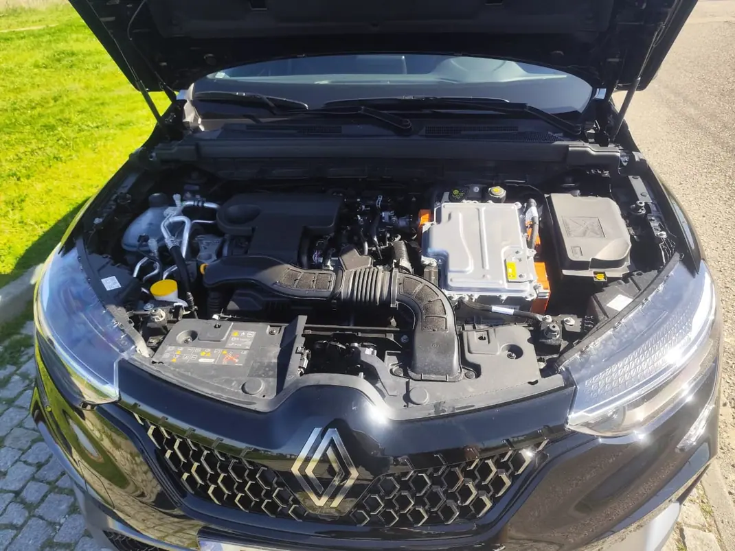 Renault Arkana 2025 - 29990 EUR, 4500 km - AUTO.MOTO.pt - 4500km - foto 14 de 17