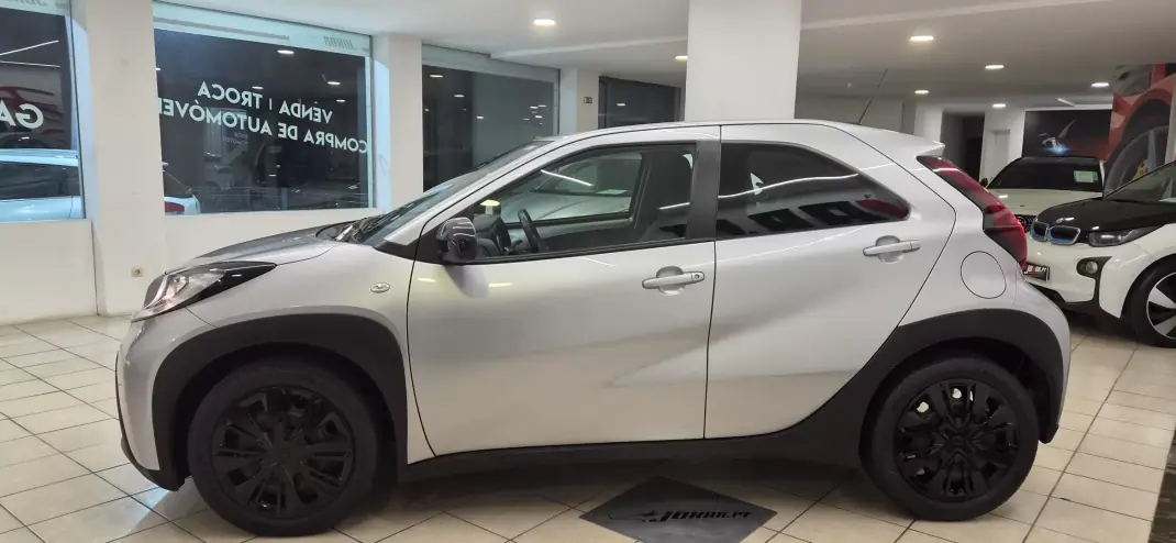 Toyota Aygo X 2023 - 14990 EUR, 63745 km - 63745km - foto 6 de 37