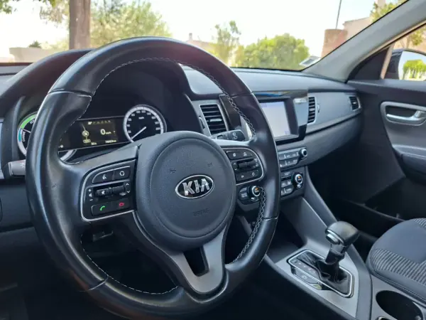 Kia Niro 2019 - 17900 EUR, 74459 km - 74459km - foto 10 de 26